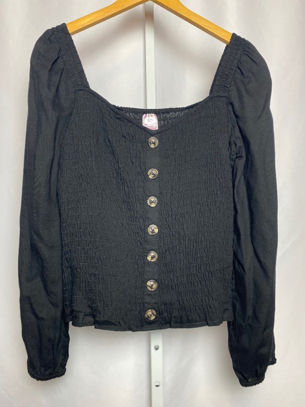 NWOT No Boundaries Womenʻs Black Long Sleeve Smocked Crop Top XL